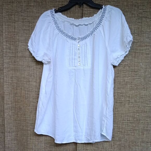Tops - White Women's Top with Embroidered Details